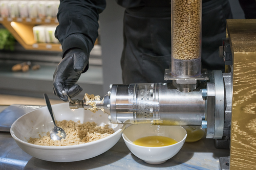 Cold-Pressed vs. Refined Oil: The Difference Is Not Just Marketing — It Changes Everything